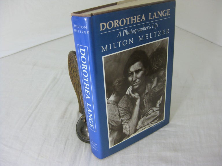 Item #24171 DOROTHEA LANGE: A Photographer's Life. Milton Meltzer.