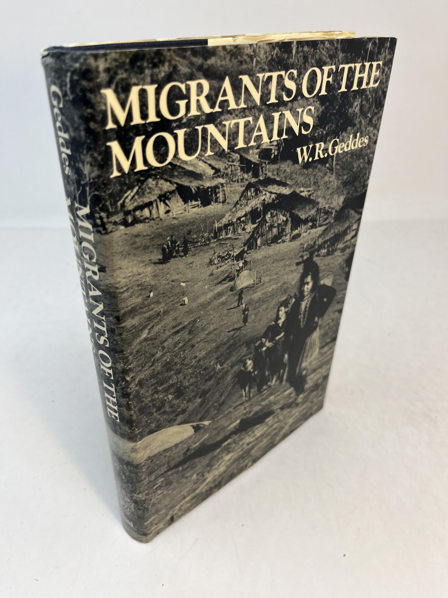 MIGRANTS OF THE MOUNTAINS. The Cultural Ecology Of The Blue Miao